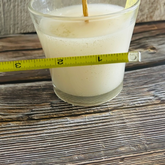 Luxurious Bergamot Wood Scented Candle – Perfect for a Cozy Ambiance - Picture 6 of 7